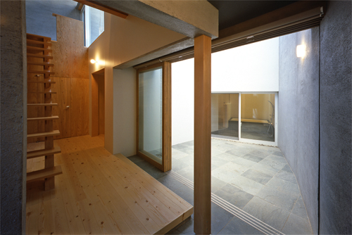 A House in Sanshamachi